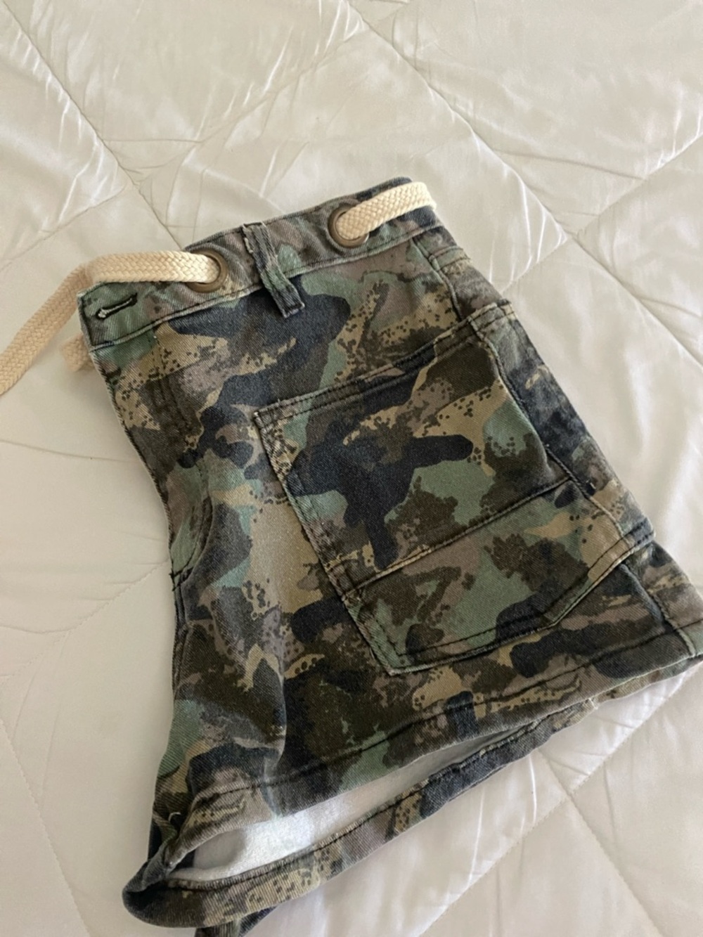 New without tags Cali 1850 Camo Print Rope-Waist Women's Jean Shorts - Green - Picture 5 of 5